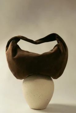 Flattered - Alva shoulder bag, suede chocolade