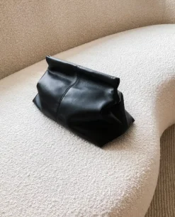 Flattered - Clay Clutch nahkaa, musta