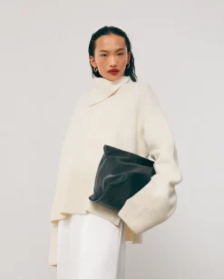 Flattered - Clay Clutch nahkaa, musta