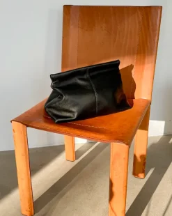 Flattered - Clay Clutch nahkaa, musta