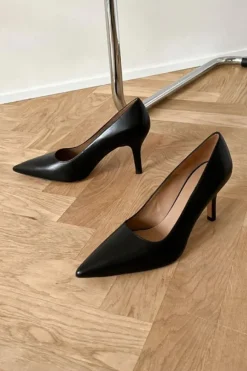 Flattered - Roberta Black Leather korkkarit