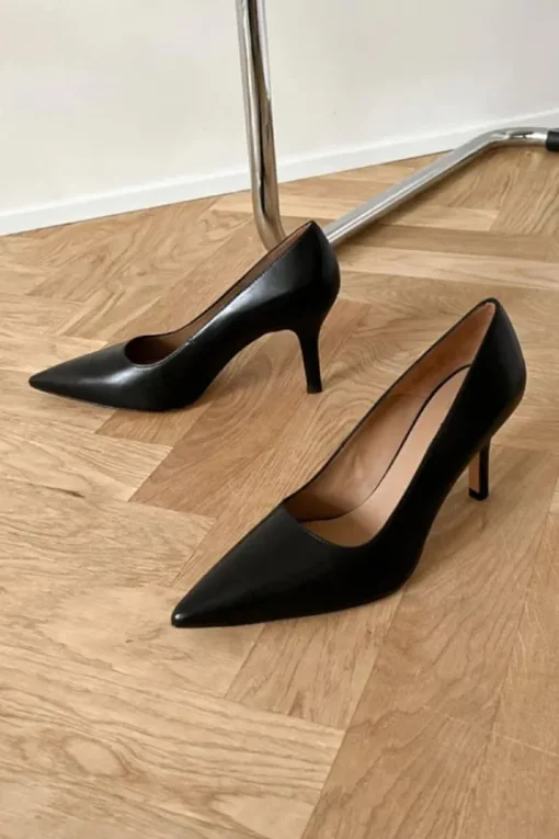 Flattered - Roberta Black Leather korkkarit
