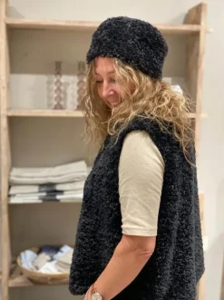 Gauhar - Faux fur tekoturkishattu, black