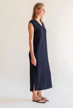 Gauhar - pellavamekko v-kaula-aukolla, navy