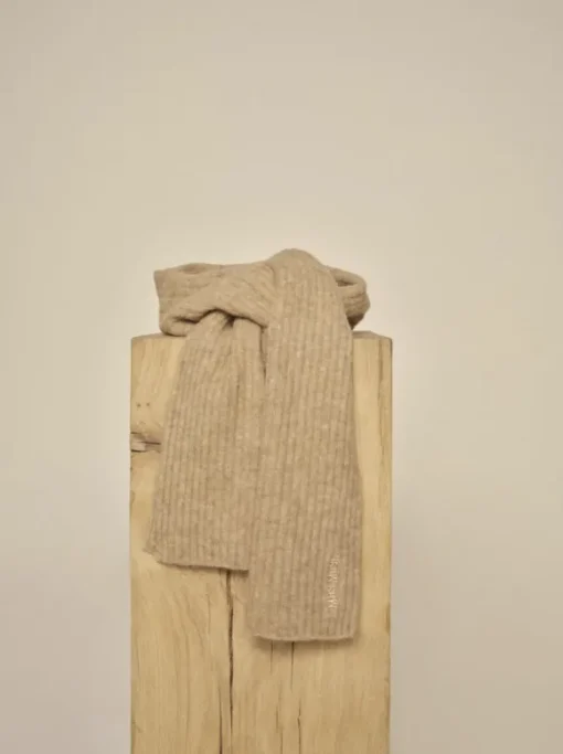 Lora villahuivi, tannin