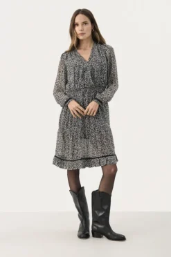 Munya mekko, dark navy micro flower