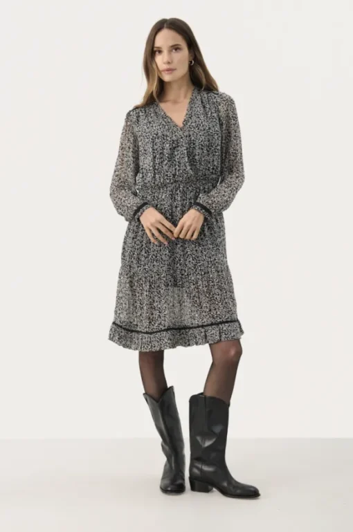 Munya mekko, dark navy micro flower