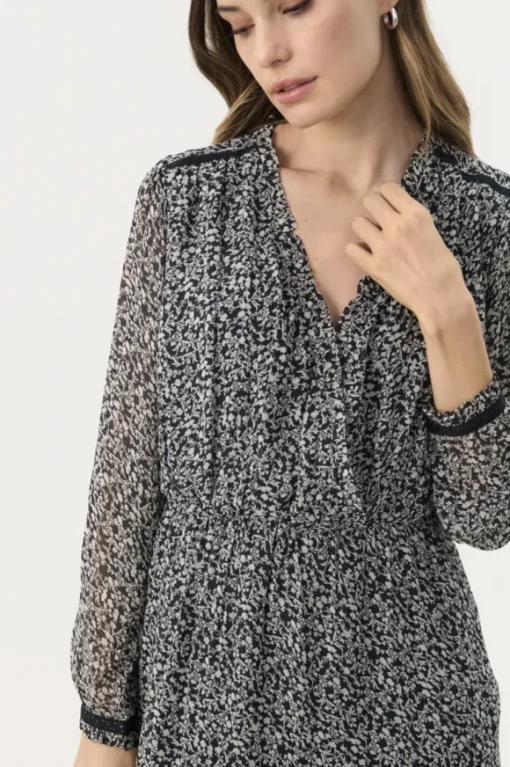 Munya mekko, dark navy micro flower