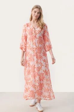 Part Two - Berit mekko, potpourri delicate