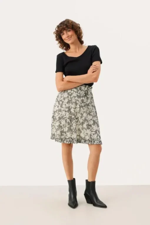 Part Two - June t-paita, black