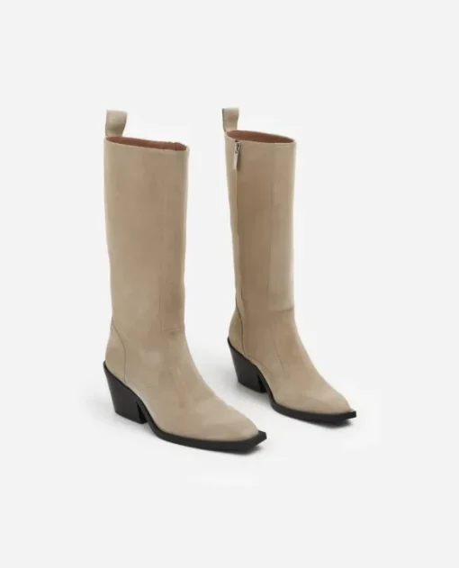 Ripaus rock-henkeä näillä naisellisilla bootseilla!