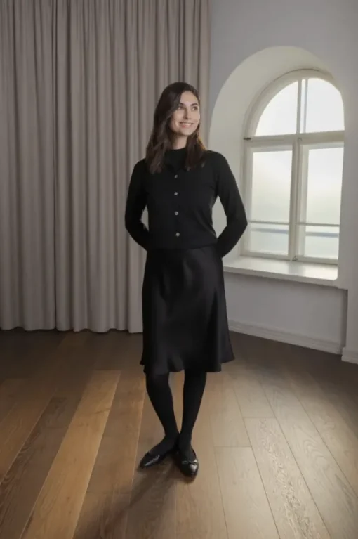 Tiana polvipituinen satiinihame, black