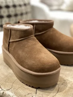 UGG - Classic ultra mini platform, chestnut