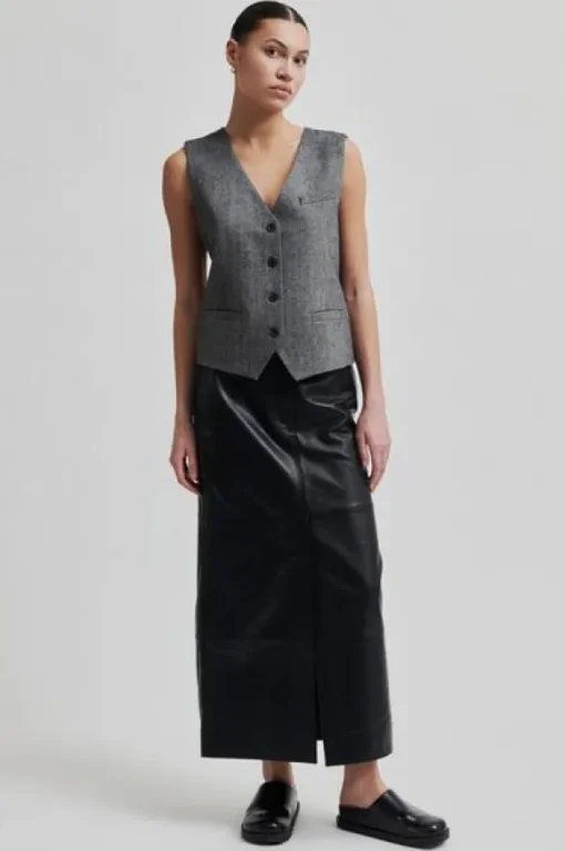 Waleria liivi, black