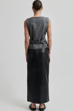 Waleria liivi, black